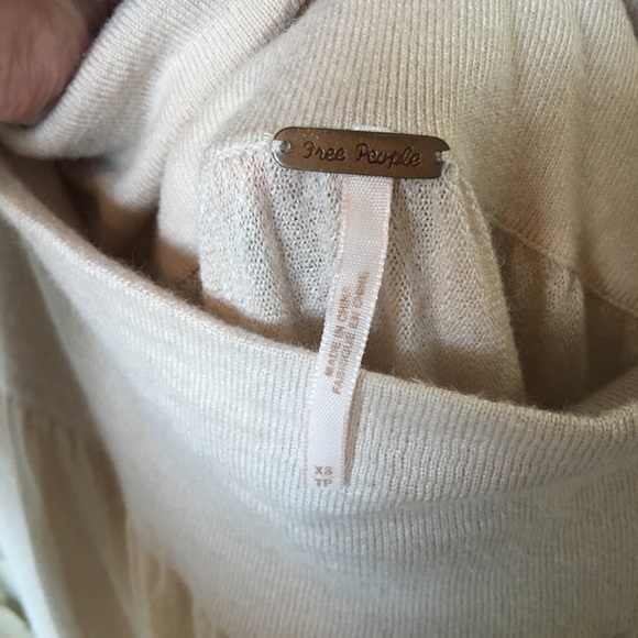 Free People off the shoulder Sweater - Picture 4 of 5